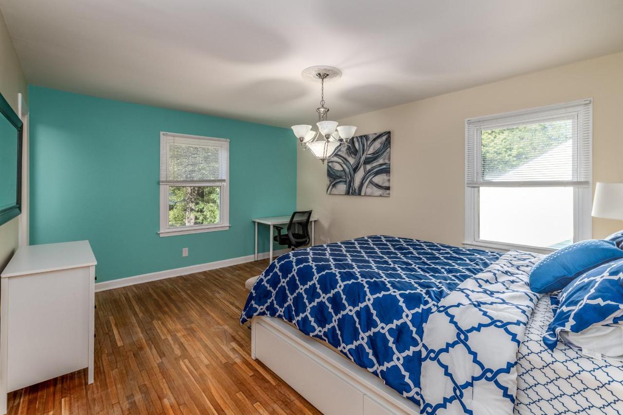 Centrally Located Spacious Abode Charlotte Exterior photo