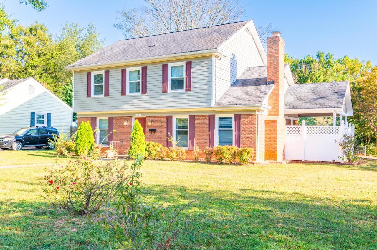 Centrally Located Spacious Abode Charlotte Exterior photo