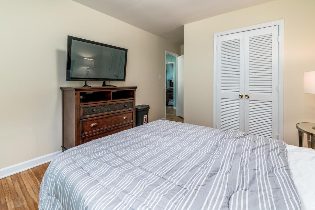 Centrally Located Spacious Abode Charlotte Exterior photo